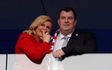 [ẢNH] Tổng thống Croatia, người phụ nữ lau nước mắt cho các cầu thủ trong trận cầu lịch sử ảnh 20