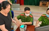 Hình ảnh đẹp của cán bộ chiến sỹ Công an quận Nam Từ Liêm cấp Căn cước công dân trong ngày Quốc tế lao động