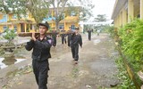 Trung đoàn Cảnh sát cơ động Trung bộ khẩn trương giúp dân khắc phục hậu quả cơn bão Noru ảnh 9