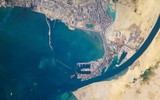 [ẢNH] Giải cứu thành công tàu khổng lồ chắn ngang kênh đào Suez, giá dầu liền giảm ảnh 25