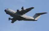 Vận tải cơ A-400M chở theo lính đặc nhiệm Anh vừa hạ cánh xuống Ukraine ảnh 19