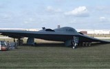 Vì sao oanh tạc cơ B-2 Spirit của Mỹ trị giá 2 tỷ USD lại dán đầy băng dính?