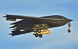 Vì sao oanh tạc cơ B-2 Spirit của Mỹ trị giá 2 tỷ USD lại dán đầy băng dính?