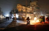 Pakistan chìm vào bóng tối vì mất điện toàn quốc ảnh 13