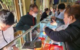 Nghệ An: Người dân đổ xô mua vàng cầu may ngày vía thần Tài ảnh 3