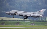 Không quân Ukraine mạnh vượt trội nhờ phi đội cường kích Su-22 nâng cấp từ Ba Lan ảnh 9