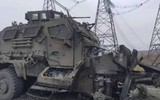 Thiết giáp kháng mìn MaxxPro Mỹ viện trợ Ukraine hỏng nặng sau khi... trúng mìn của Nga ảnh 4