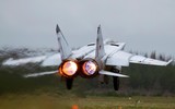 Phi công Mỹ kinh ngạc khi được bay trên tiêm kích MiG-25 tới tận ranh giới vũ trụ ảnh 9