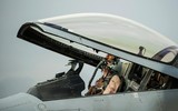 Bí ẩn lớp vàng dát mỏng trên kính buồng lái tiêm kích F-16 Mỹ ảnh 15