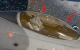 Bí ẩn lớp vàng dát mỏng trên kính buồng lái tiêm kích F-16 Mỹ ảnh 9