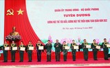 Hình ảnh Chủ tịch nước Võ Văn Thưởng dự lễ tuyên dương gương mặt trẻ tiêu biểu toàn quân 2023 ảnh 18