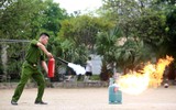 Xem cán bộ, đoàn viên công đoàn Công an Hà Nội xử lý tình huống cháy nổ  ảnh 4