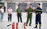 Xem cán bộ, đoàn viên công đoàn Công an Hà Nội xử lý tình huống cháy nổ ảnh 10