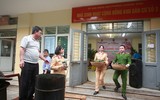 Nữ Cảnh sát giao thông Hà Nội gói bánh chưng xanh trao Tết nghĩa tình ảnh 13