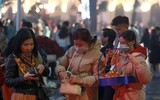Người dân Thủ đô mua mía lộc, túi muối cầu may đầu năm mới ảnh 2