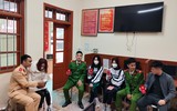 Công an Hà Nội hướng dẫn người dân, cài đặt VNeID tại lễ hội ảnh 12