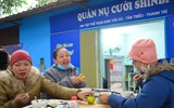 Quán cơm 2.000 đồng ở Hà Nội và nụ cười của những bệnh nhân ung thư ảnh 17