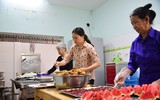 Quán cơm 2.000 đồng ở Hà Nội và nụ cười của những bệnh nhân ung thư ảnh 24