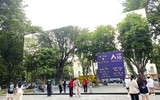 Khối gương kính 3D ở vườn hoa Diên Hồng thu hút giới trẻ check in ngày cuối tuần