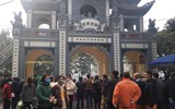 Hàng nghìn người đổ về Phủ Tây Hồ, chùa Hà lễ đầu năm  ảnh 8