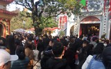 Phủ Tây Hồ tấp nập người đến lễ ngày cuối tuần ảnh 7