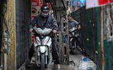 Hà Nội: Công trình quây tôn giữa đường, ‘đánh bật’ người dân đi lên vỉa hè rộng chưa đầy 1m ảnh 8