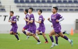 ĐT Việt Nam tập 'cực sung' dưới mưa trước khi lên đường dự AFF Cup ảnh 7