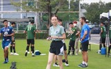 Nữ trưởng đoàn Thái Lan trông như 'hotgirl' nhờ phong cách sành điệu ảnh 13