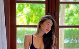 Vòng eo con kiến và đôi chân dài miên man của bạn gái Đoàn Văn Hậu