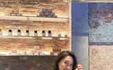 Vòng eo con kiến và đôi chân dài miên man của bạn gái Đoàn Văn Hậu