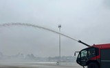 Cận cảnh diễn tập sự cố 200 lít xăng máy bay bị tràn ra sân đỗ, gây cháy tại Nội Bài ảnh 6