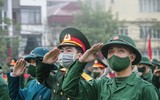 Xúc động hình ảnh thanh niên Thủ đô phấn khởi lên đường nhập ngũ dưới mưa lạnh ảnh 3