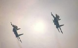 Mãn nhãn màn biểu diễn của Su-30Mk2 và trực thăng mang cờ Tổ quốc ở Hà Nội ảnh 19
