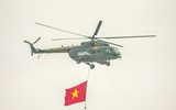 Mãn nhãn màn biểu diễn của Su-30Mk2 và trực thăng mang cờ Tổ quốc ở Hà Nội ảnh 12