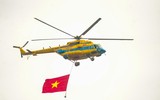 Mãn nhãn màn biểu diễn của Su-30Mk2 và trực thăng mang cờ Tổ quốc ở Hà Nội ảnh 4