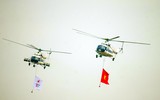 Mãn nhãn màn biểu diễn của Su-30Mk2 và trực thăng mang cờ Tổ quốc ở Hà Nội ảnh 3