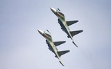 Toàn cảnh buổi tổng duyệt trình diễn ấn tượng của trực thăng và tiêm kích Su-30MK2 ở Hà Nội ảnh 13