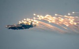 Tiêm kích Su-30MK2 trình diễn ấn tượng mở màn Triển lãm Quốc phòng quốc tế Việt Nam 2022 ảnh 11
