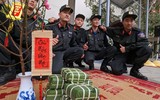Cảnh sát cơ động Hà Nội thi tài gói bánh chưng đón Tết Quý Mão 2023, mang sắc xuân trên phố phường ảnh 11