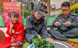 Cảnh sát cơ động Hà Nội thi tài gói bánh chưng đón Tết Quý Mão 2023, mang sắc xuân trên phố phường ảnh 9