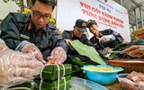 Cảnh sát cơ động Hà Nội thi tài gói bánh chưng đón Tết Quý Mão 2023, mang sắc xuân trên phố phường ảnh 5