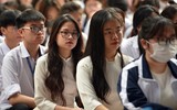Nữ sinh trường Trần Phú Hà Nội vỡ òa cảm xúc trong ngày chia tay lớp 12 ảnh 12