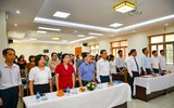 Lễ kết nạp Đảng trang trọng, tự hào của 2 học sinh THPT Hà Nội trước kỳ thi tốt nghiệp ảnh 2