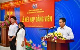 Lễ kết nạp Đảng trang trọng, tự hào của 2 học sinh THPT Hà Nội trước kỳ thi tốt nghiệp ảnh 5