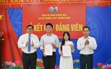 Lễ kết nạp Đảng trang trọng, tự hào của 2 học sinh THPT Hà Nội trước kỳ thi tốt nghiệp ảnh 8