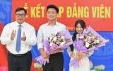 Lễ kết nạp Đảng trang trọng, tự hào của 2 học sinh THPT Hà Nội trước kỳ thi tốt nghiệp ảnh 11