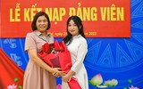 Lễ kết nạp Đảng trang trọng, tự hào của 2 học sinh THPT Hà Nội trước kỳ thi tốt nghiệp ảnh 10