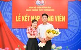 Lễ kết nạp Đảng trang trọng, tự hào của 2 học sinh THPT Hà Nội trước kỳ thi tốt nghiệp ảnh 9
