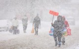 Người dân New York vật lộn trong trận bão tuyết lớn nhất năm  ảnh 12