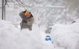 Người dân New York vật lộn trong trận bão tuyết lớn nhất năm  ảnh 13